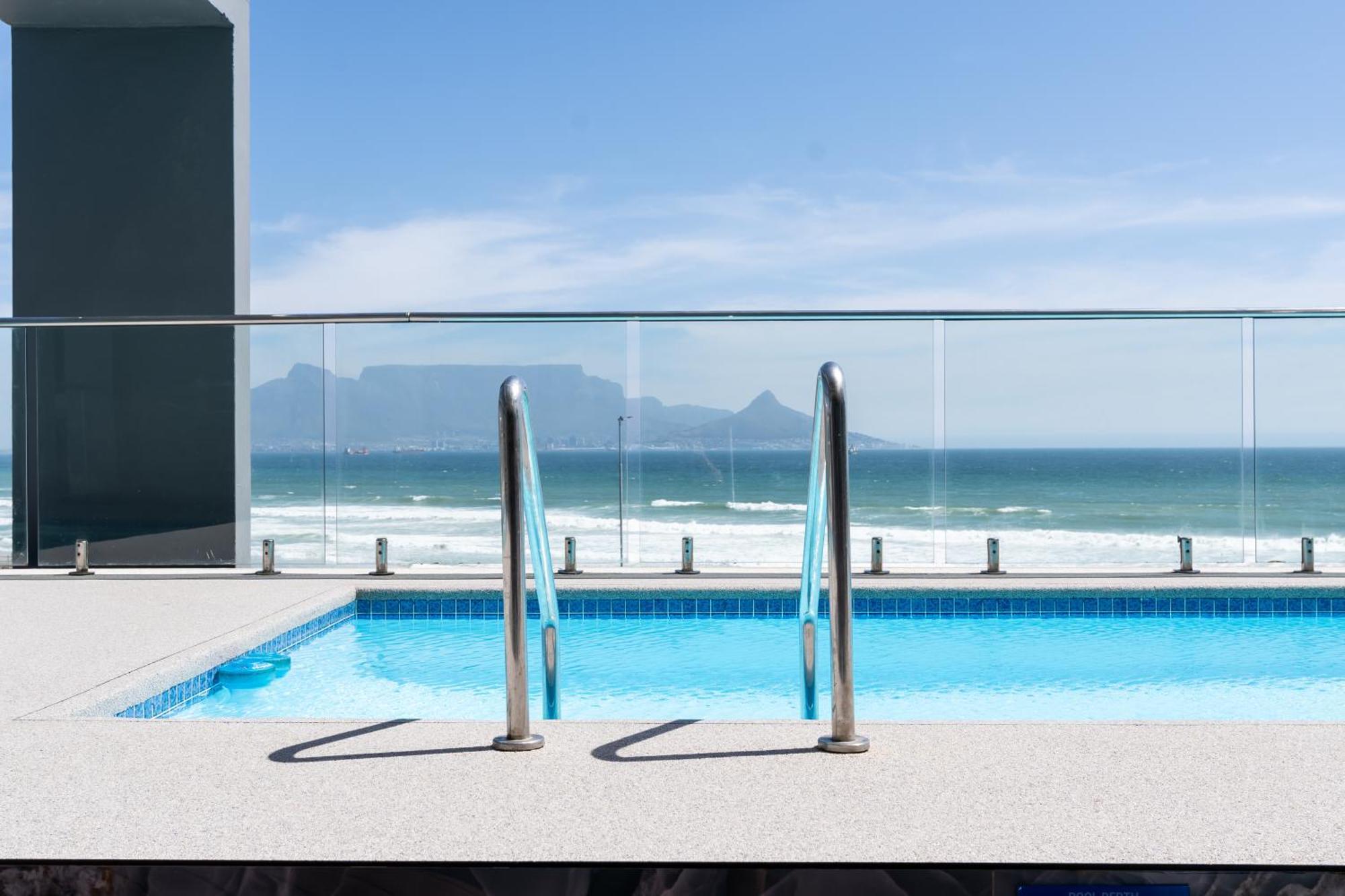 Blaauwberg Beach Hotel Bloubergstrand Exterior foto